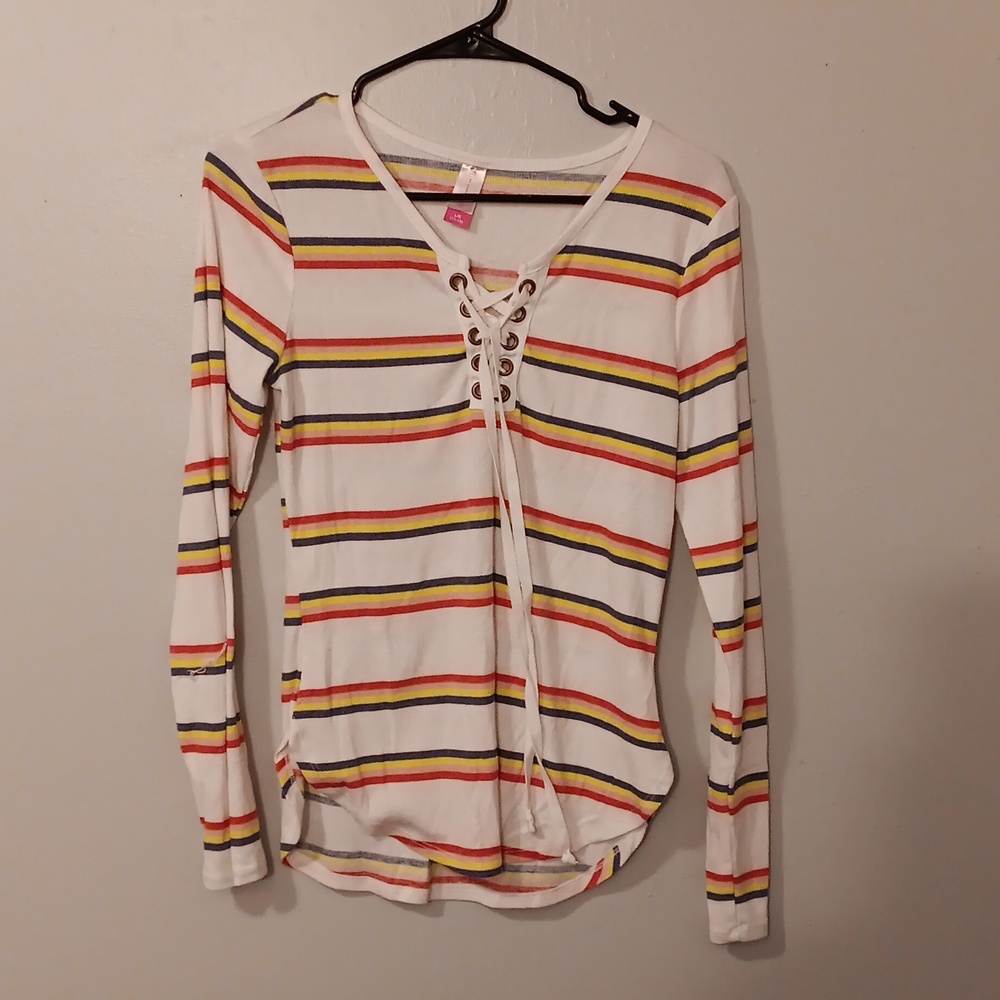 Long sleeve light weight stripped top.